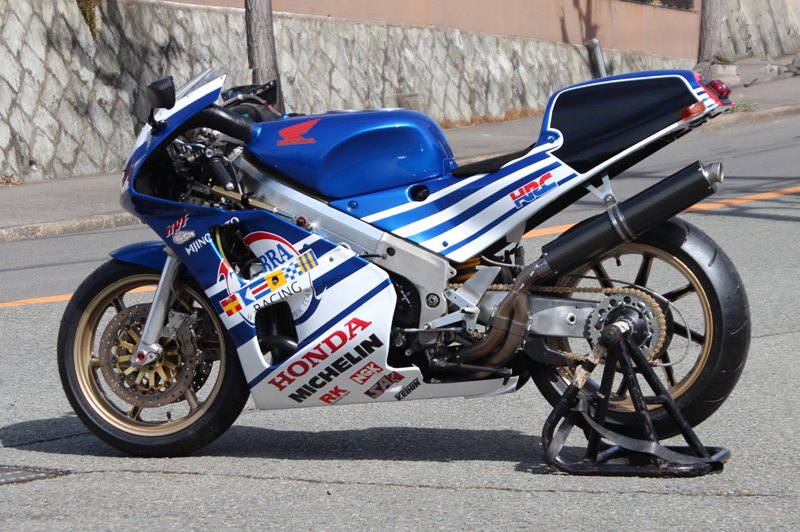 バイク用品 外装 カウルA-TECH ST用アッパーカウルSTD FW VFR750R(RC30) 87-89エーテック H01040 取寄品 セール